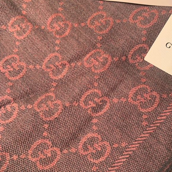 GG Womens Wool Scarf Graphite/Pink - NEW
WITH TAGS - Picture 5 of 8
